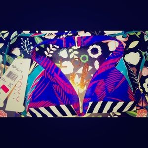 Roxy NWT bikini top, size small. Super cute!